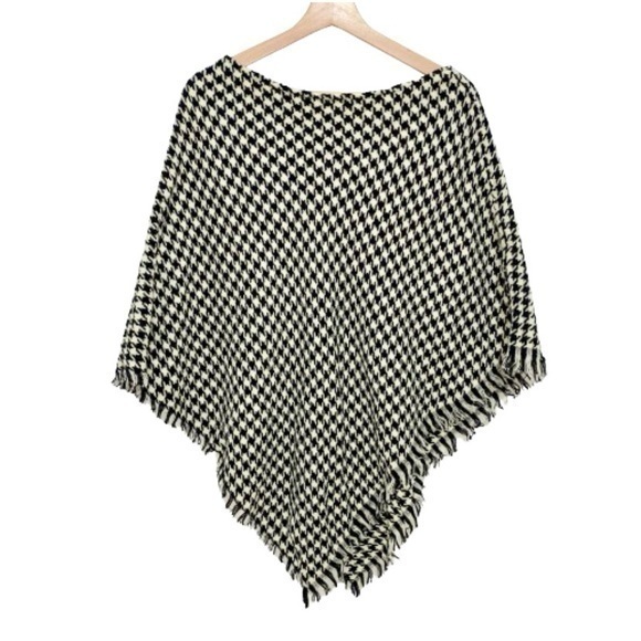 Sweaters - Black and off-white white houndstooth fringed poncho shrug one size